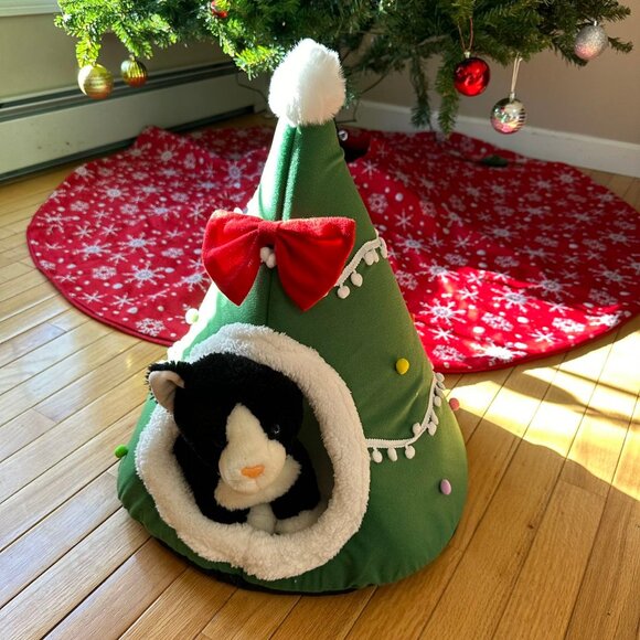 Christmas Pet House Tent Warm Sleeping Bed Indoor for Kitten and Puppy - Picture 2 of 7
